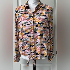 Velvet Heart Women’s Multicolor Camo Shirt Size L Tie Front Button Down Collar